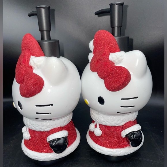 Hello Kitty Glittery Holiday Soap dispenser Set - Picture 4 of 8